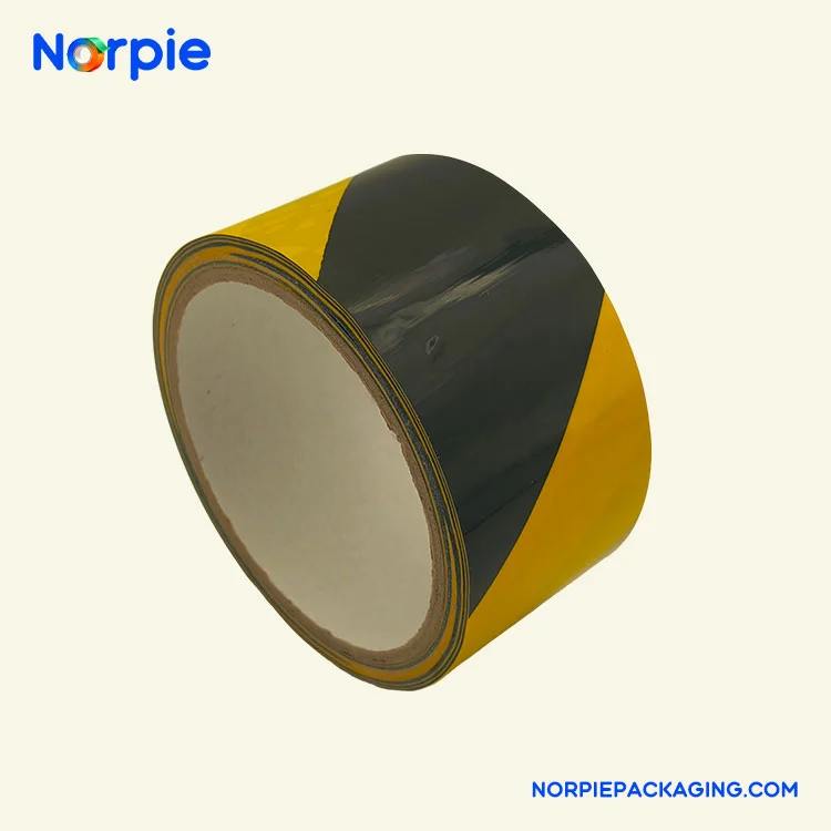 Czarno-żółta taśma ostrzegawcza